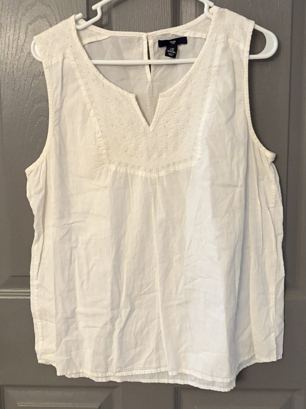 White GAP sleeveless top